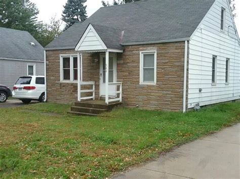 Detached garage. . House for rent erie pa